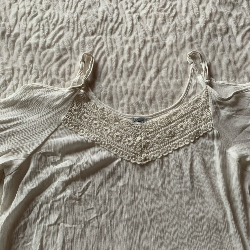 Lace Cold-Shoulder Blouse - Picture 3 of 5